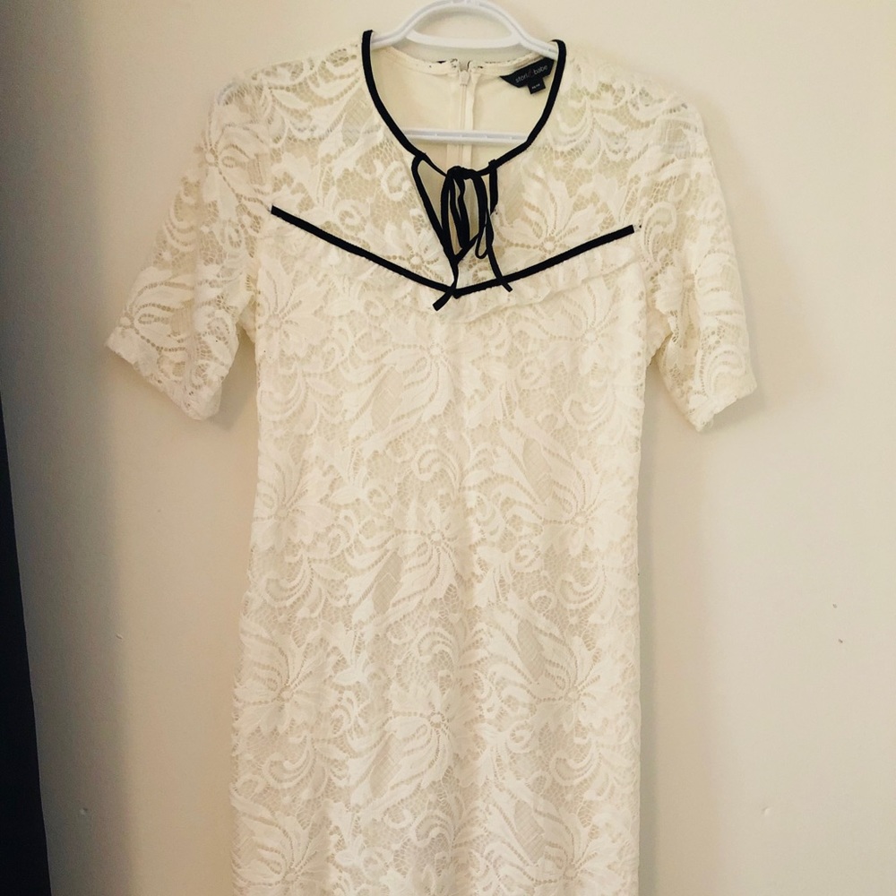 White lace maternity dress